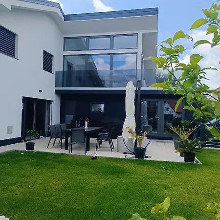 Luxury Family With Terrace Frigo