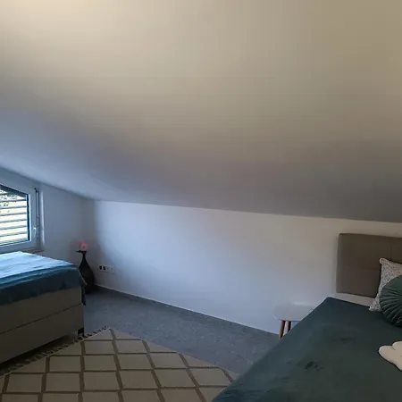 Apartma Frigo * 马里博尔