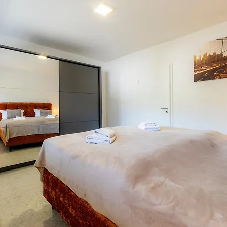 Apartma Luxury Family With Terrace Frigo