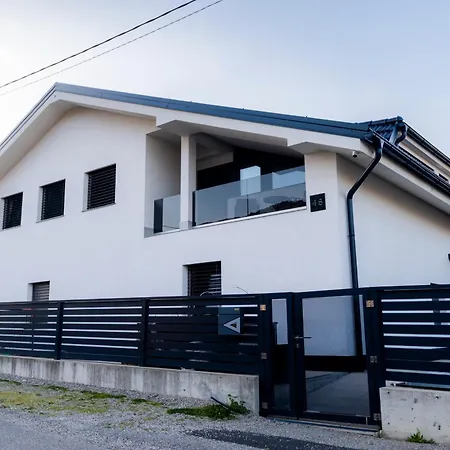 Luxury Family With Terrace Frigo